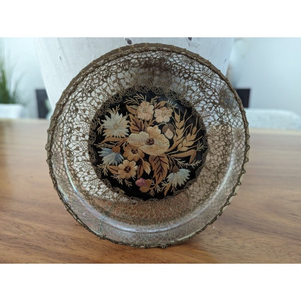 Vtg Vanity Dresser Trinket Dish Gold Thread Lace Back Floral Embroidered Inset